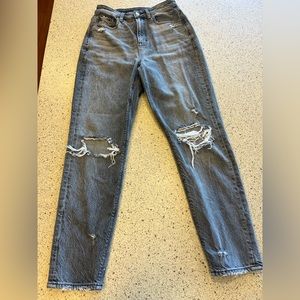 American Eagle black wash strigid mom jean. Size 2 regular